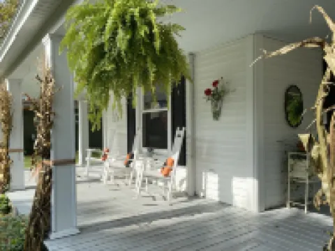5-Bedroom Turn-of-The-Century, Walkable to Downtown Boyne City & Beach Hotels in Boyne City