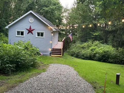 Peaceful, Serene, Lake View thru the trees Hotels in North Harmony