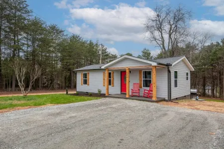Cottage next to Mt Creek Park