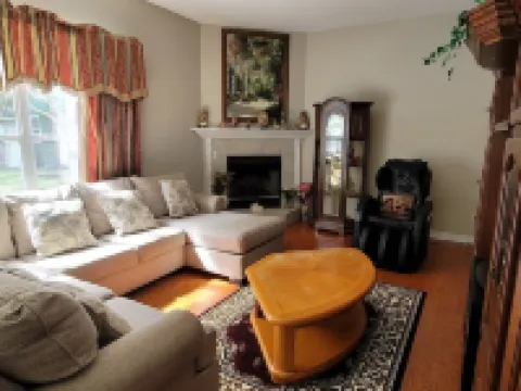 Gorgeous 5 bedroom home w/ pool. Close to  Destin Beaches. No cleaning fee! Hotels in Niceville