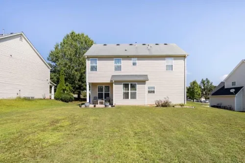 Sleeps 8: King sized bed - Home away from home, yet close to everything!