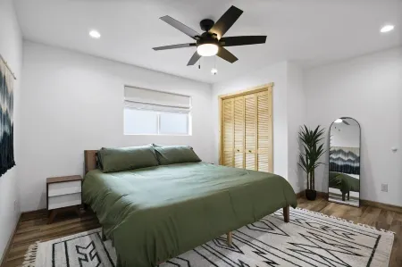 Brand New Ranchos Mountain/Gorge Getaway with Hot Tub