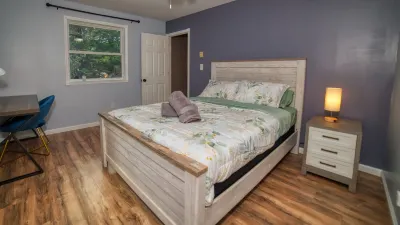 Cozy Newly Renovated Cabin. Family Friendly. Lake Access!