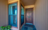 Oceanfront condo with PRIVATE deck. Pet friendly. Just a short walk to town.
