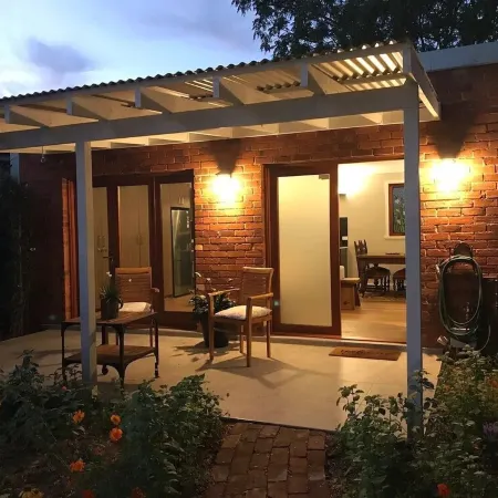 CBD luxury - near cafes, parks & art. Free bikes