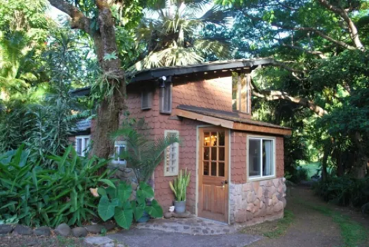 Relaxing Ocean Front Views on Maui! Island Sands Condominium