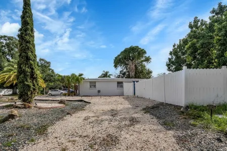 Tampa's Hidden Gem - 1BR/1BA Guest Suite