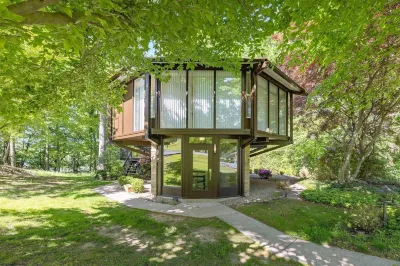 The Escape Pod at Cheat Lake / Morgantown, WVU - 2BD/2BA, HOT TUB, Lake & Golf Các khách sạn ở 