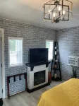 White Moon tiny cabin close to everything with Mountain View. No cleaning fees !