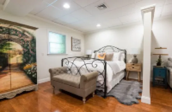 Updated and renovated Hideaway Apartment with brand-new kitchen! Charming!