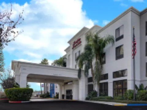 Hampton Inn & Suites Tulare Hotels in Tulare