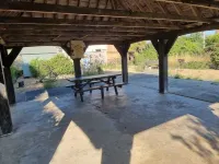 Goldeneye beachside paradise, large apartment, free parking, fast Wi-Fi