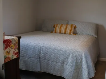 Private Country Cottage 17 minutes from Baylor and the Silos