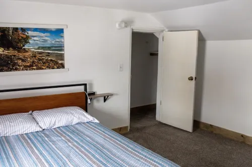 The Sunny Side! Convenient and Sleeps 6!