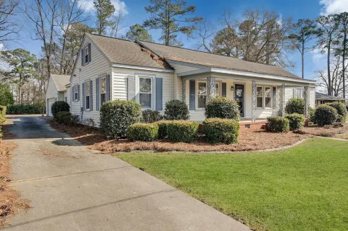 Family Friendly House with GAME ROOM in Heart of Winterville!
