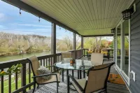 Riverfront! Shenandoah River! Sleeps 4! New Hot Tub