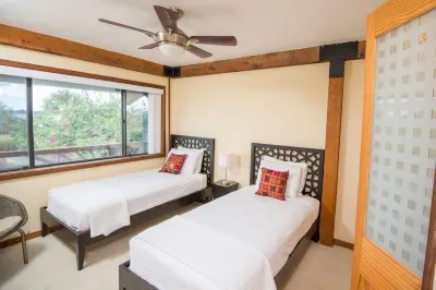Beach Front,Heated Pool,Spa, Beach Views, Umbrella+Lounger for beach, Balconies