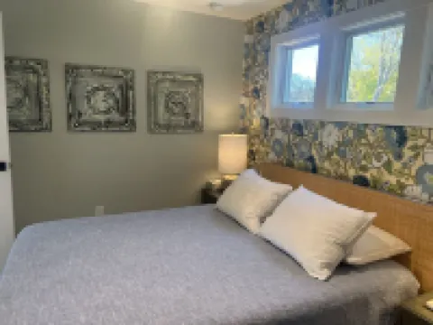 Beautiful Apt 2 1/2 Blocks to Beach, Close to Downtown