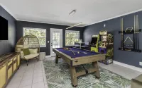 Fun! 4 Bedroom, 7 Beds - Pool Playground Game Room Putting Green in Clearwater!