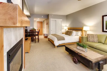 Beautiful Cozy Studio at the Base with Heated Parking-Can’t Beat the Location!