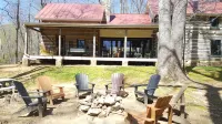 Restored Double Log Cabin on 400 Mountain Acres 폰테인 리서치 파크 주변 호텔
