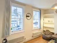 Charming 3BR in Trendy Tottenham Neighborhood BrightHouse附近的飯店