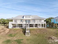 Beachfront Property in Ocean Springs, Overlooking the Gulf of Mexico. Sleeps 14 - Beach
