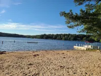 Peaceful fully renovated chalet in Lake Harmony, dog friendly!