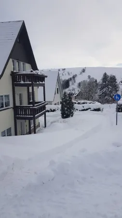 Kurort Oberwiesenthal - Erholung, 2-zi.-fewo Ansprechend, Gemütlich mit Terasse Отели рядом с достопримечательностью «Фихтельберг»