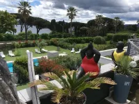 Gorgeous contemporary villa with a great view - located in front of Saint-Tropez