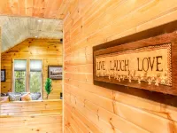 Private retreat with Nature at its best! Hot Tub, Lake & ski, Arcade & Games. Hotels in Garrett County