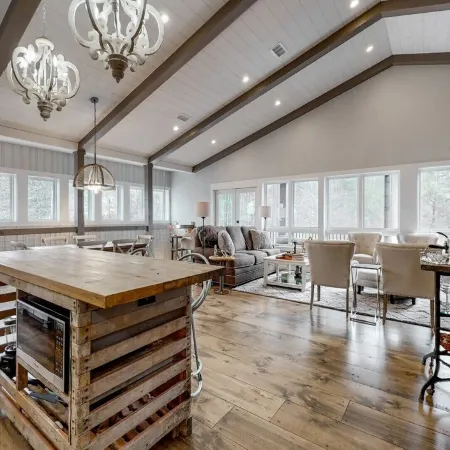 Stunning Luxury Rental steps from Main Street in Highlands NC