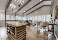 Stunning Luxury Rental steps from Main Street in Highlands NC