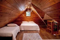 Chic Old Style Cabin, Forest Suite & Dome Lake Front. Private Beach and Own Dock Các khách sạn gần The Pines Bar Bass Lake