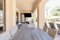 Walk to Festivals From a Modern Dream House Near La Quinta