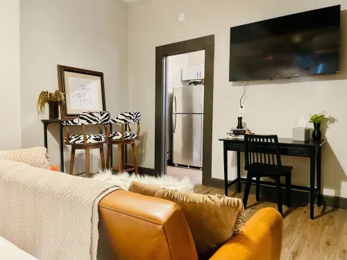 Suite Home Indiana #2