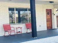 Charming 2-bedroom house with Laundry in lovely Baton Rouge