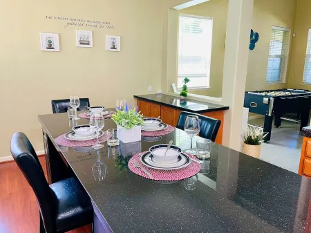 Joyful Retreat: Spacious 4-Bedroom Oasis to Relax & Unwind