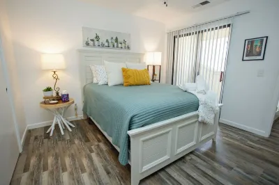 Comfort meets Tranquility Condo near the entrance to the Sequoias