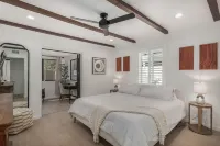 Baja Rosa- Stylish Biltmore Area Private Home with Included Casita/Heated Pool