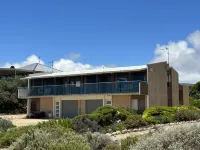 Absolute Beachfront on the cliff with easy stair access to the beach (BYO LINEN) Hotels in Moonta