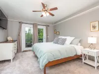 Spacious Mountain Cabin w/Beautiful View!! 3 King Beds & Spa! Hotels in Yancey County