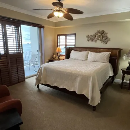 Harbour Pointe Luxury Condo-4 Bedrooms, 3 Baths..Incredible Views!