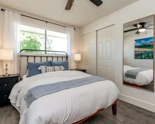 Short Walk to Downtown, AC, Coffee Bar, Patio Hotels in Enumclaw