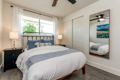 Short Walk to Downtown, AC, Coffee Bar, Patio