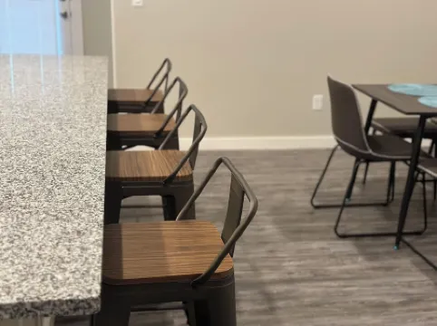 Serenity Oasis w/3 Bedrooms, 2 Baths, 7 Beds and Workspaces. Productive Paradise