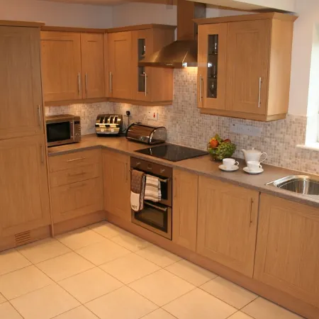 Spacious and modern family holiday home Отели в г. Лланфэр-Матафарн-Эйтаф