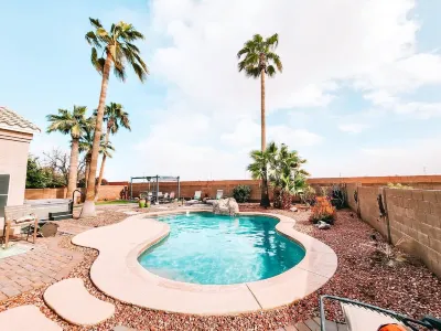 Avondale Pool Amazing Backyard Perfect for working crews and mid term stays