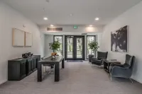 Downtown Condo! Pool is Open! Walk to the Gulch! Free Parking! Free Hbo!