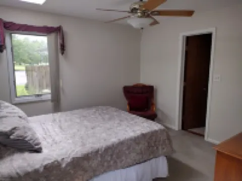 Charming suite in Marion IN, right next to Indiana Wesleyan University 馬里恩酒店